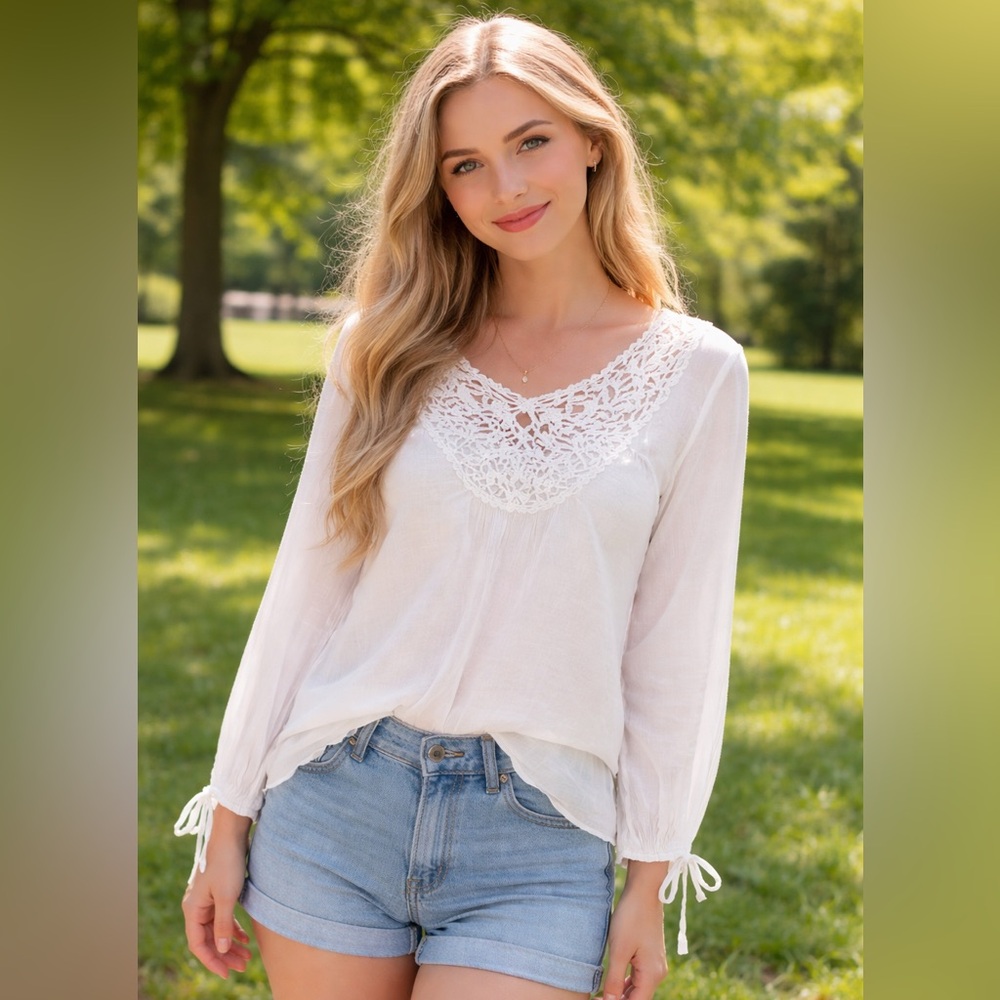 White House Black Market white lace‎ blouse with a distinctive V-neck Sz8